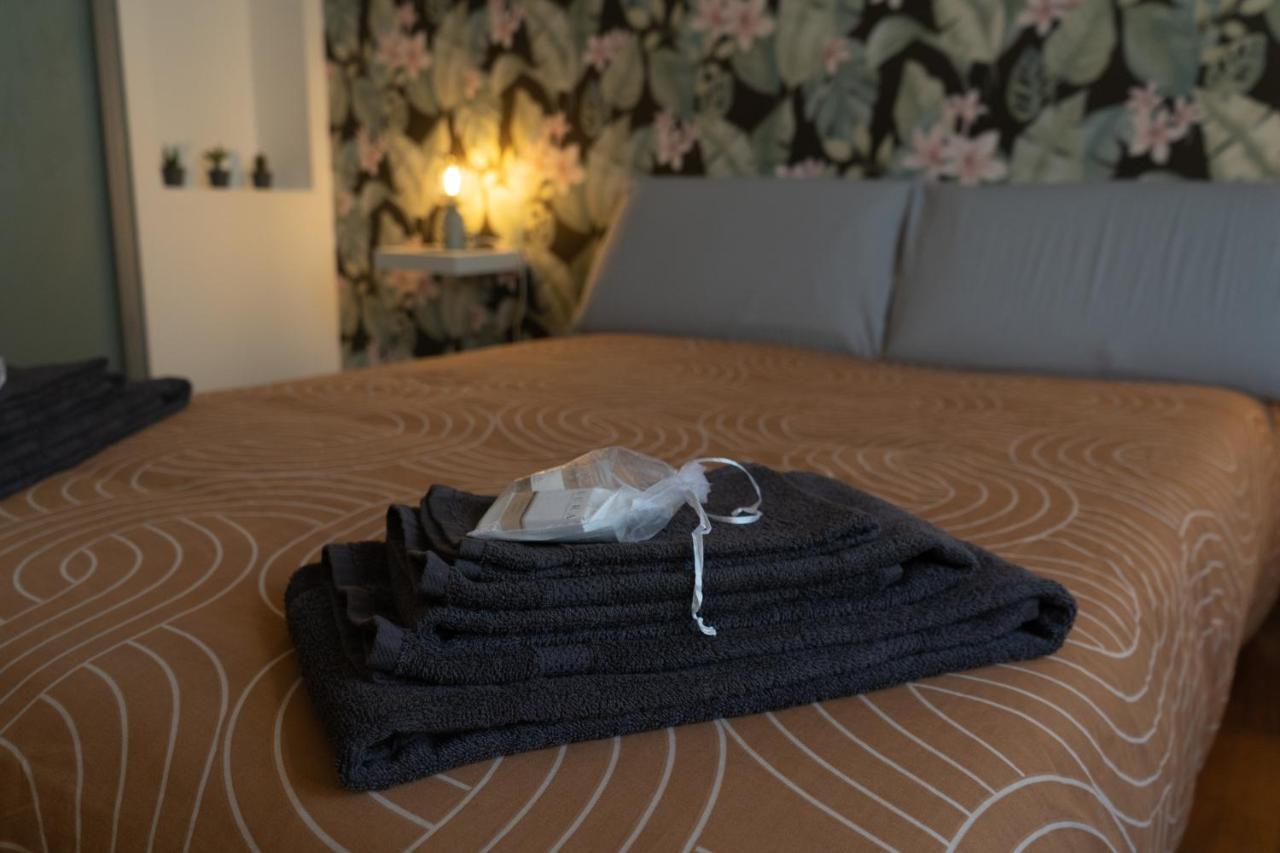 Centro Storico-Dimora Con Terrazza- Wi-Fi E Ac Apartment Asti Bagian luar foto